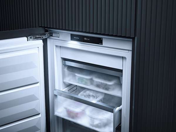 Miele FNS 7794 D L  Einbau-Gefrierschrank mit ActiveDoor, IceMaker, NoFrost und acht Gefrierschubladen für max. Komfort.